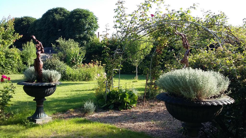 Domaine De L'Oie Rouge Bed and Breakfast Les Rosiers Exteriör bild